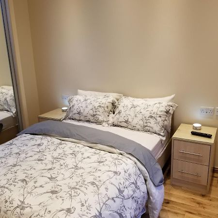 London Luxury Apartment 4 Bedroom Sleeps 12 People With 4 Bathrooms 1 Min Walk From Station Wanstead Zewnętrze zdjęcie