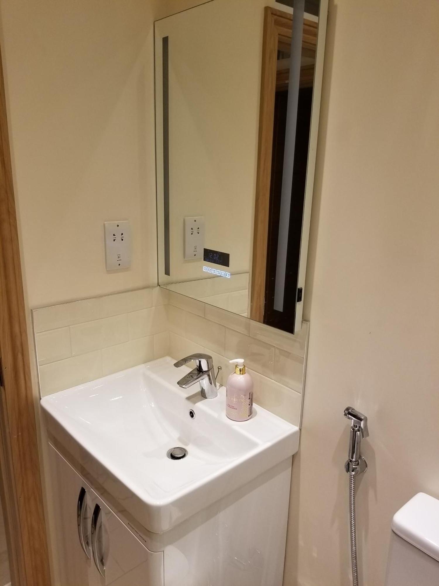 London Luxury Apartment 4 Bedroom Sleeps 12 People With 4 Bathrooms 1 Min Walk From Station Wanstead Zewnętrze zdjęcie