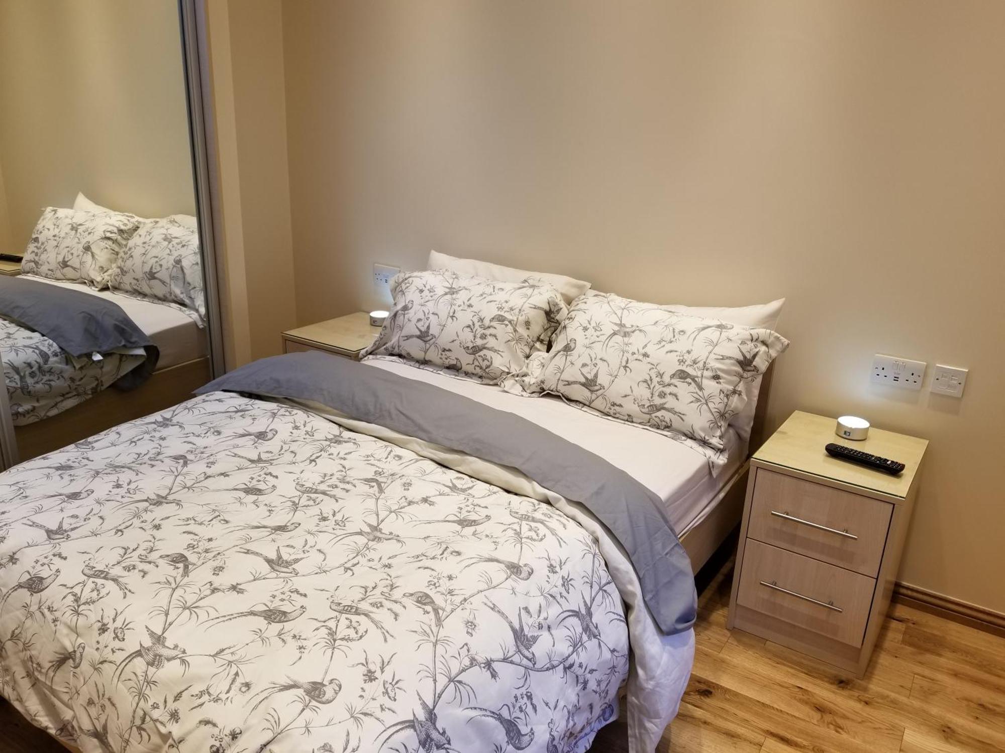 London Luxury Apartment 4 Bedroom Sleeps 12 People With 4 Bathrooms 1 Min Walk From Station Wanstead Zewnętrze zdjęcie